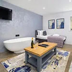 The Stables Luxury House With Hot Tub *