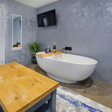 The Stables Luxury House With Hot Tub York