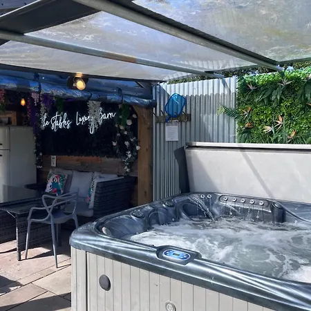 The Stables Luxury House With Hot Tub