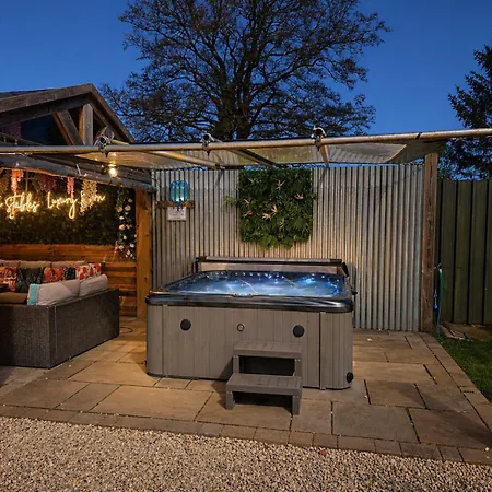 Апартаменты The Stables Luxury House With Hot Tub *