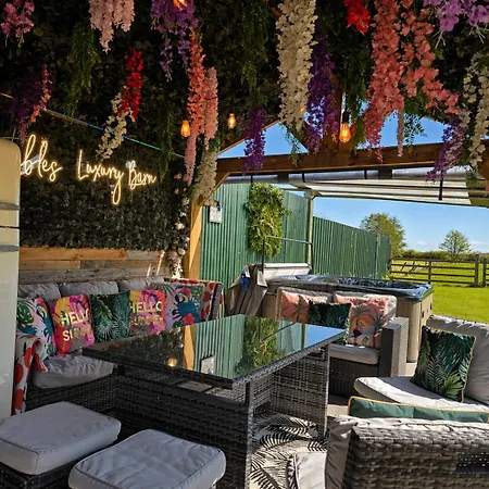 The Stables Luxury House With Hot Tub Διαμέρισμα